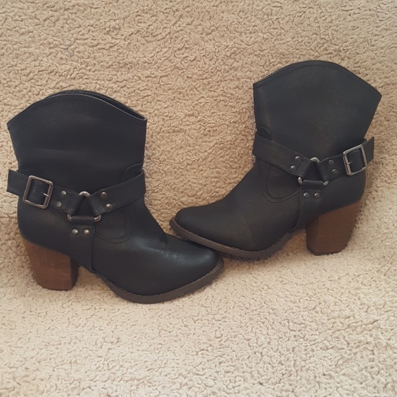 unknown Shoes - SALE Ladies black boots sz 7.5 above ankle